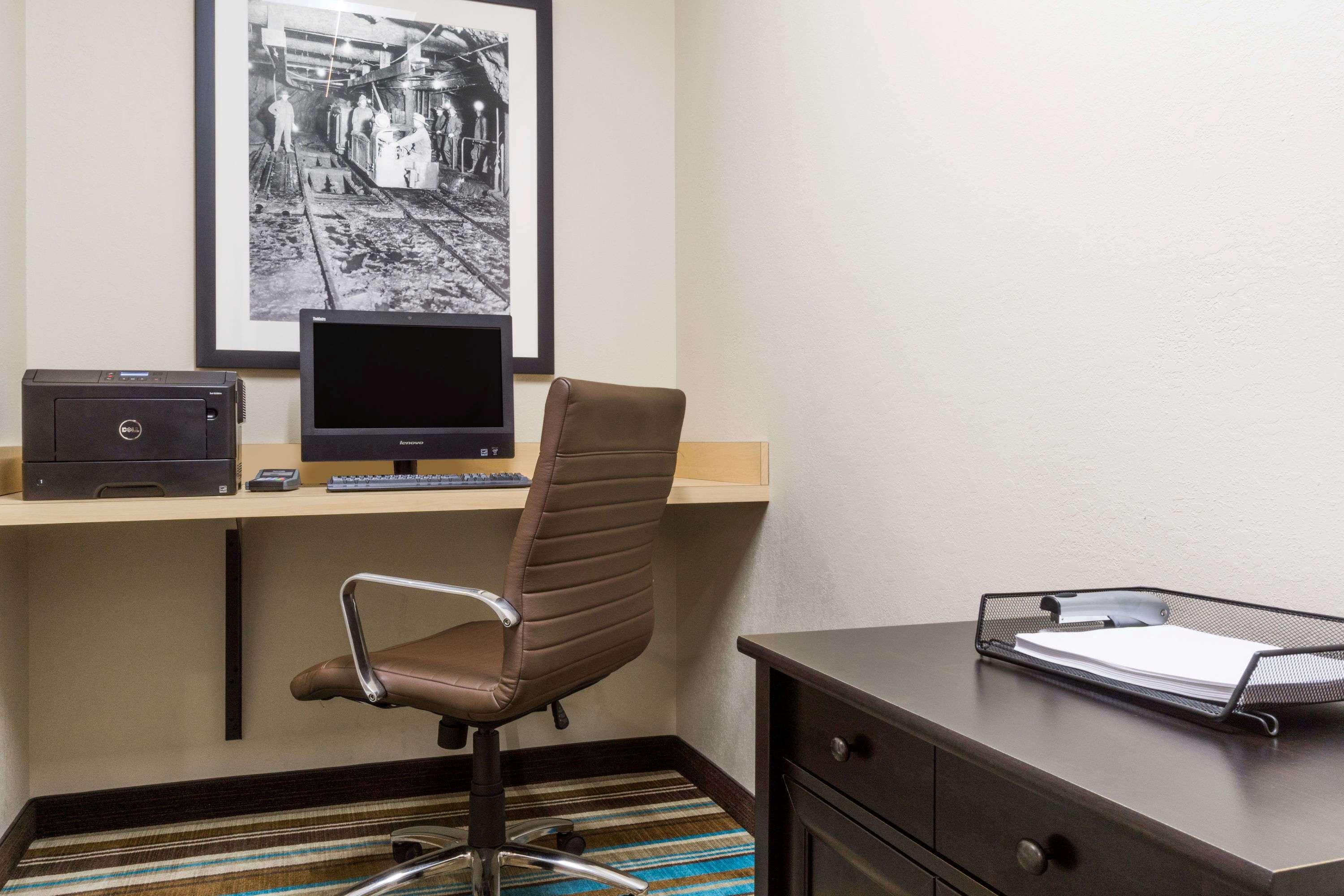 Hawthorn Suites By Wyndham Wheeling At The Highlands Triadelphia Dış mekan fotoğraf